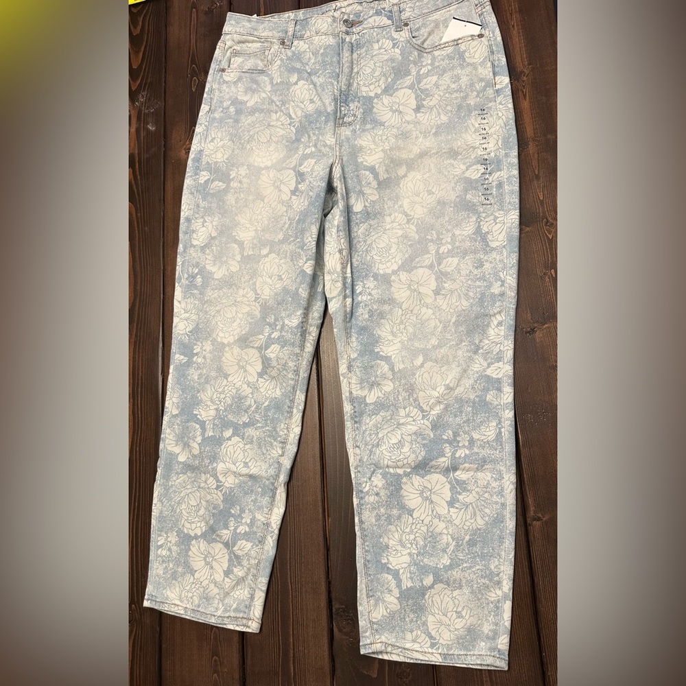 American Eagle Mom Straight Jean Floral NWT NEW Size 16